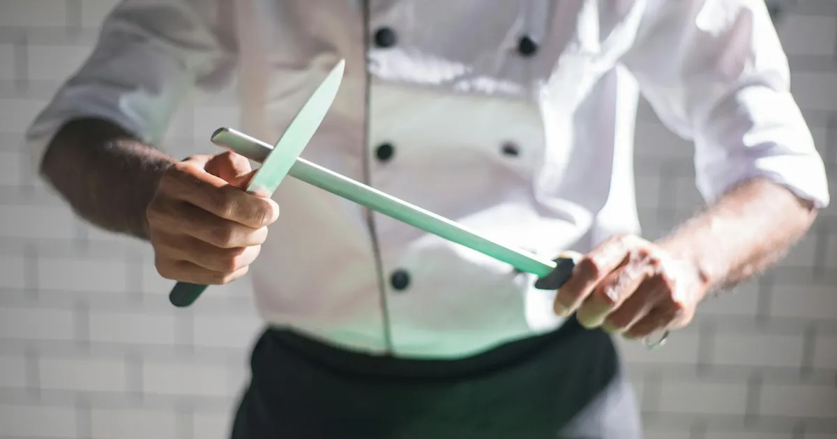 Chef Knife Buying Guide: Choosing the Right Blade for Your Kitchen