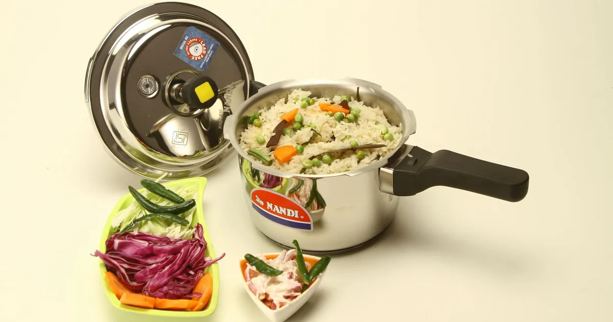 Pressure Cooker vs Slow Cooker: Instant Pot Duo 7-in-1 Wins for Speed and Versatility